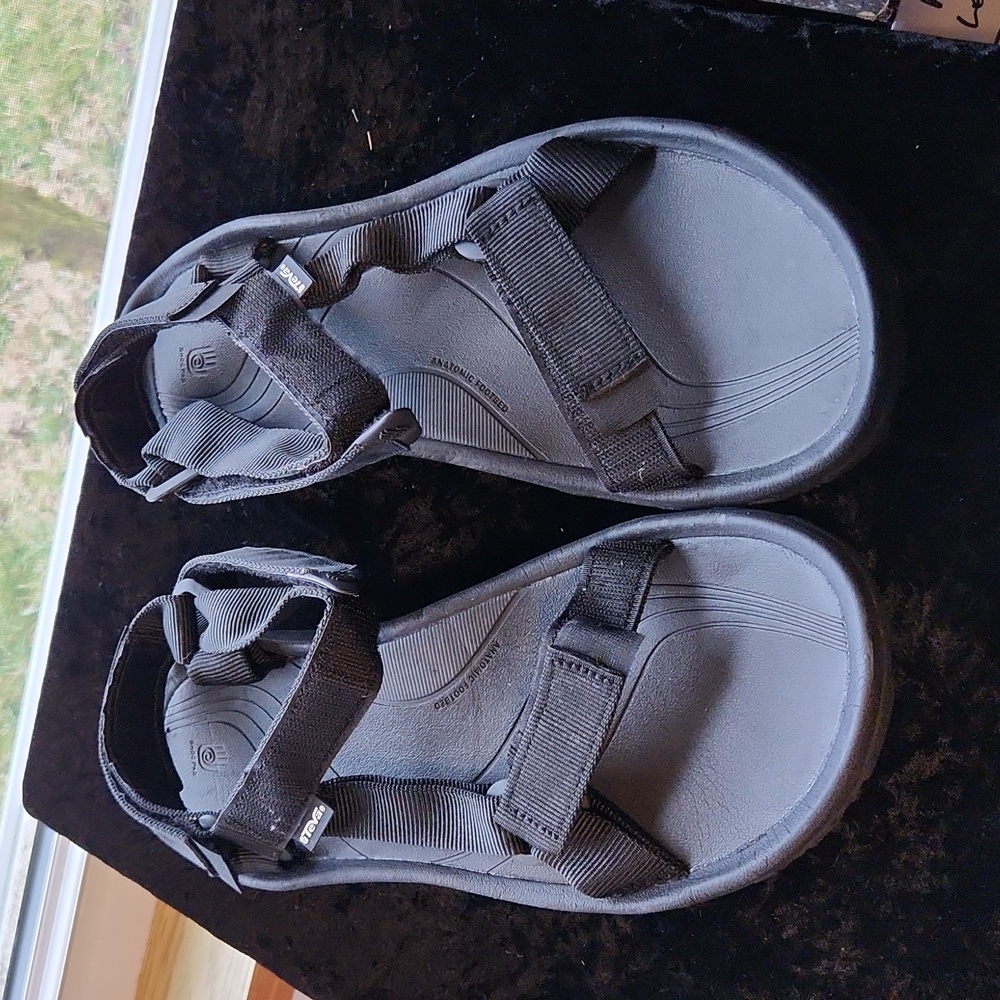 Mens US Size 12 ☆ Teva sandals black in color ☆ Look Unworn ☆ Size 12 ☆ TEVA ☆☆